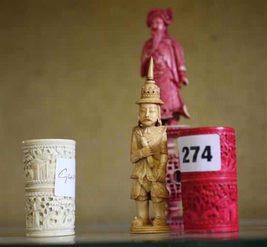 2 ivory chess pieces & 2 ivory shakers
